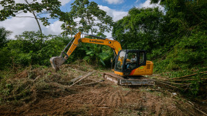 Prefeitura de Camaçari prossegue com serviços de limpeza de canais