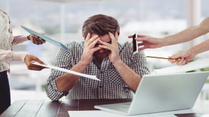 Nova norma obriga empresas a combaterem riscos psicossociais